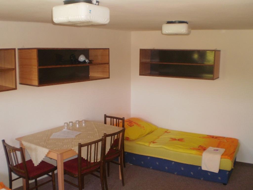 Hotel Pod Skalou Písek Esterno foto