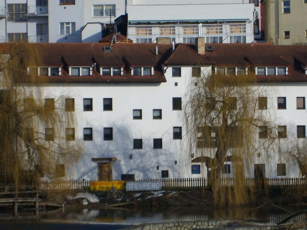 Hotel Pod Skalou Písek Esterno foto